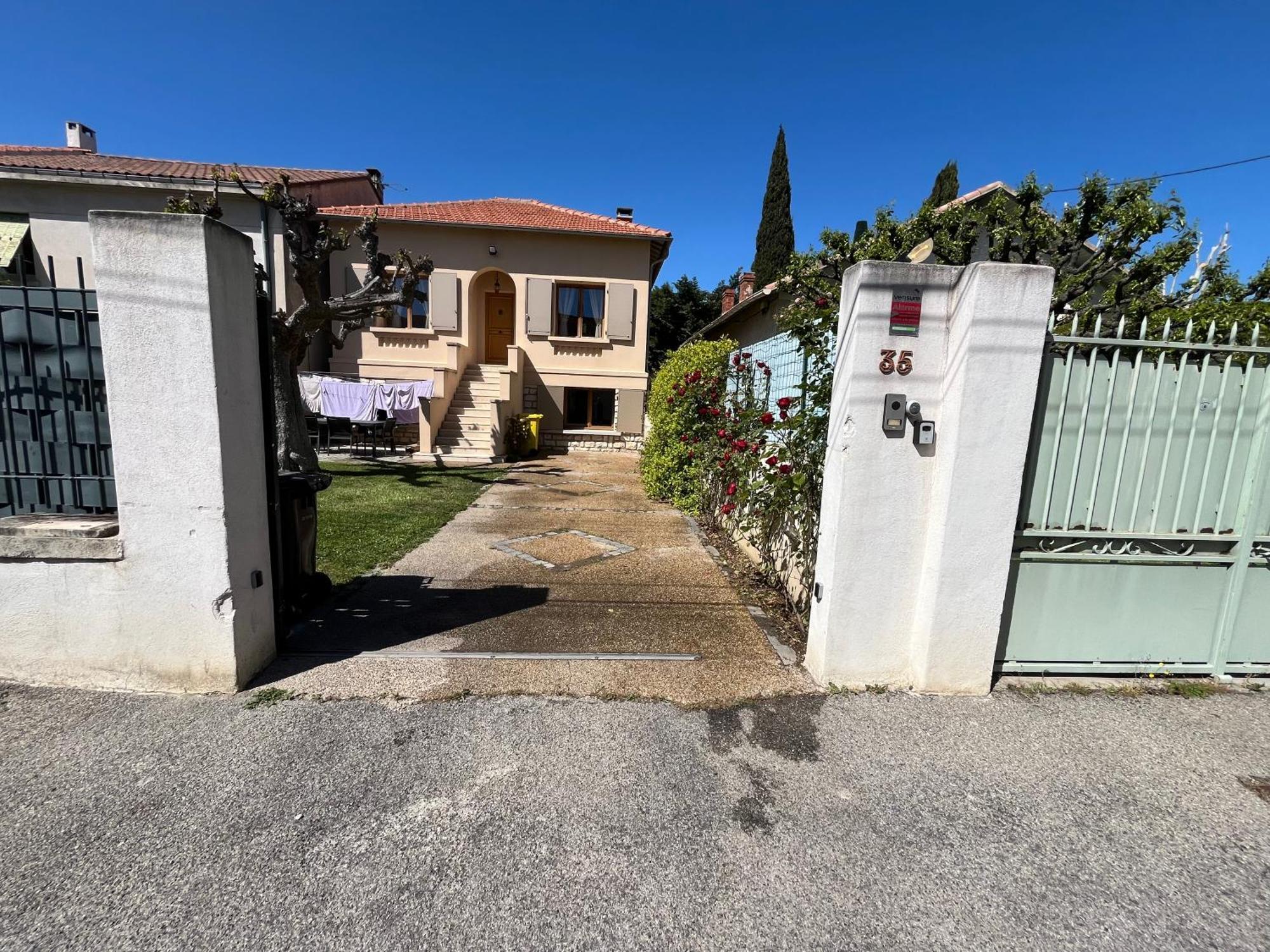 Holiday home Maison Familiale 3 Chambres, Parking Gratuit